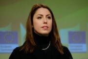 Svrhnout Putina můžete sami. EU vyslala Rusům mimořádně ostrý vzkaz