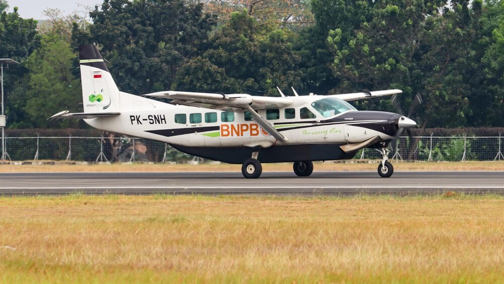 Nikdy neřídil letadlo, pilot ale ztratil vědomí. Cestující musel s Cessnou sám přistát