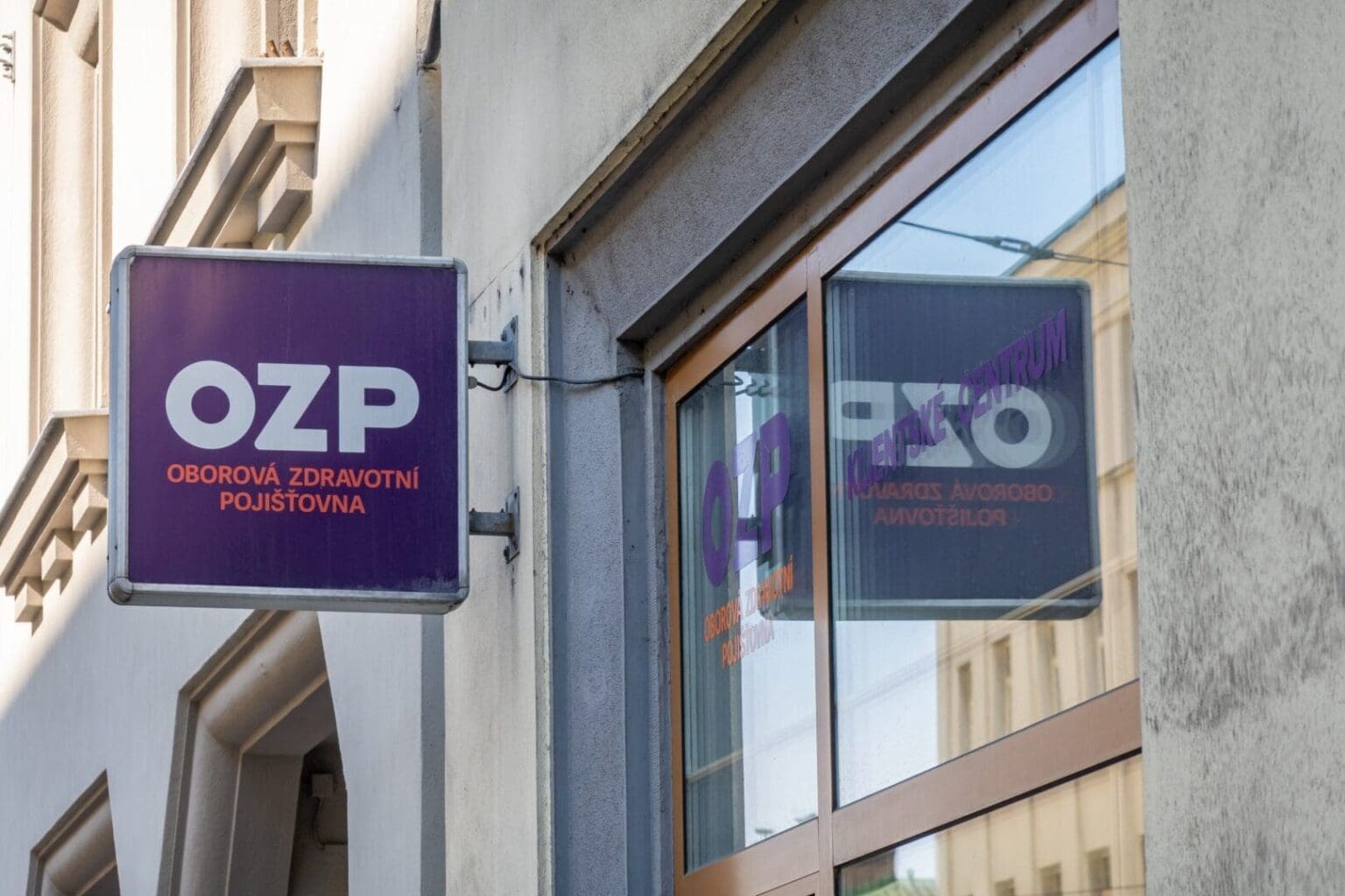 Stačilo přehlédnout jednu změnu a dluh rostl každý měsíc. Týkat se to může i dalších rodičů