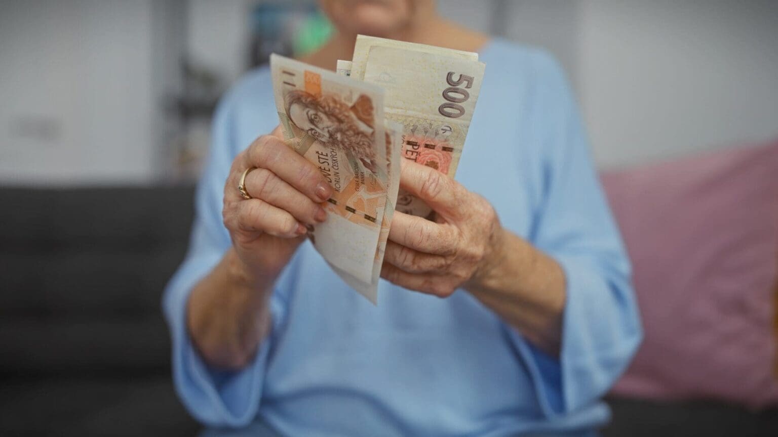 Důchod žen se od roku 2027 změní. Za první dvě děti už nebude 500 Kč samozřejmostí