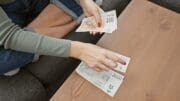 Alimenty po 18. narozeninách patří dítěti. Rodič už nemůže rozhodovat, že si je ponechá