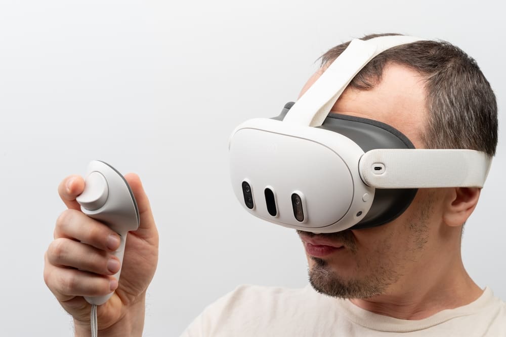 Zuckerberg jde tvrdě po Applu. Jeho nové VR brýle váží jen 100 gramů a stojí o 65 % méně než Vision Pro