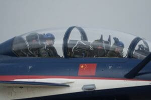 Tajemný čínský J-36 může skrývat zásadní novinku. Rakety by proti němu mohly mít problém