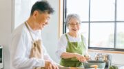 Japonci lámou rekordy v dlouhověkosti. Přes 100 tisíc z nich už oslavilo sté narozeniny
