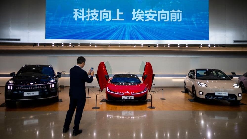 EU chce omezit závislost na Číně. Peking varuje Evropu před dražším zbožím a narušením obchodu