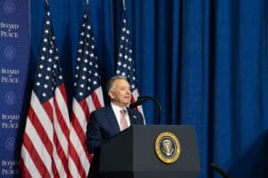 Trump rozehrává nový plán pro Ukrajinu. Witkoff a Kushner ho vezou Putinovi i Zelenskému