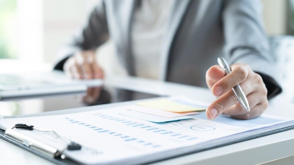 Dlužníky čeká od roku 2028 zásadní změna. Do hry vstoupí finanční úřad