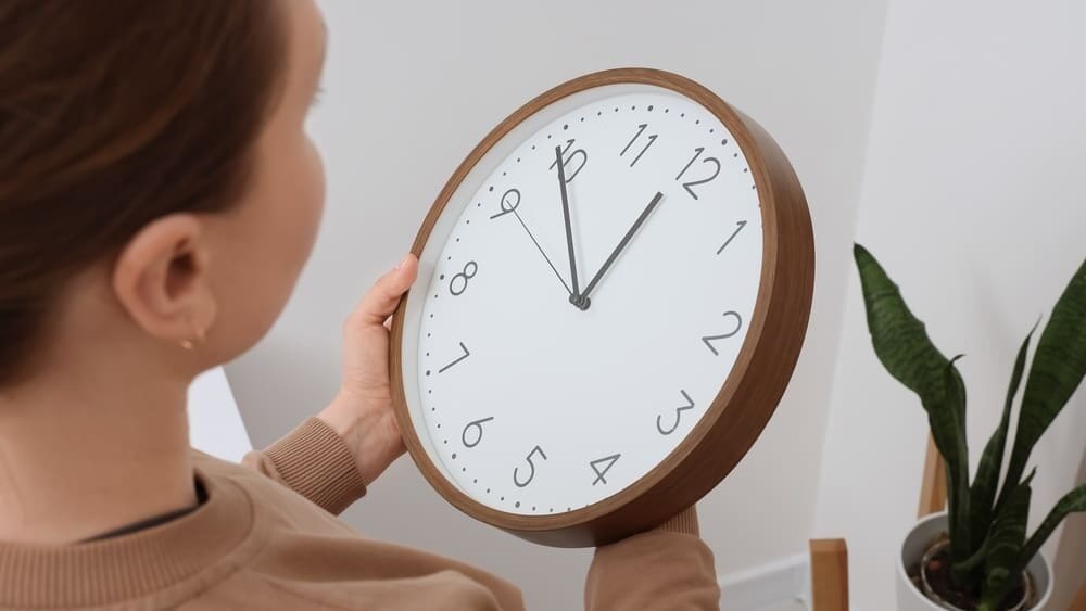 Češi budou dál přeřizovat hodiny. Vláda rozhodla o střídání času až do roku 2031