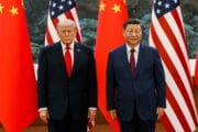 Si Ťin-pching přistál v USA. Trump mu připravil přivítání, které se jen tak nevidí