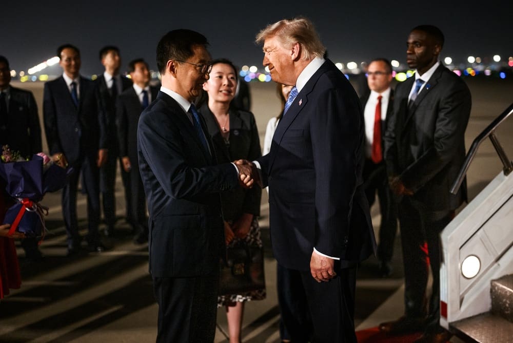 Trump se Si Ťin-pchinga zeptal na nákup amerických zbraní. Jeho vlastní vláda připomněla zákaz
