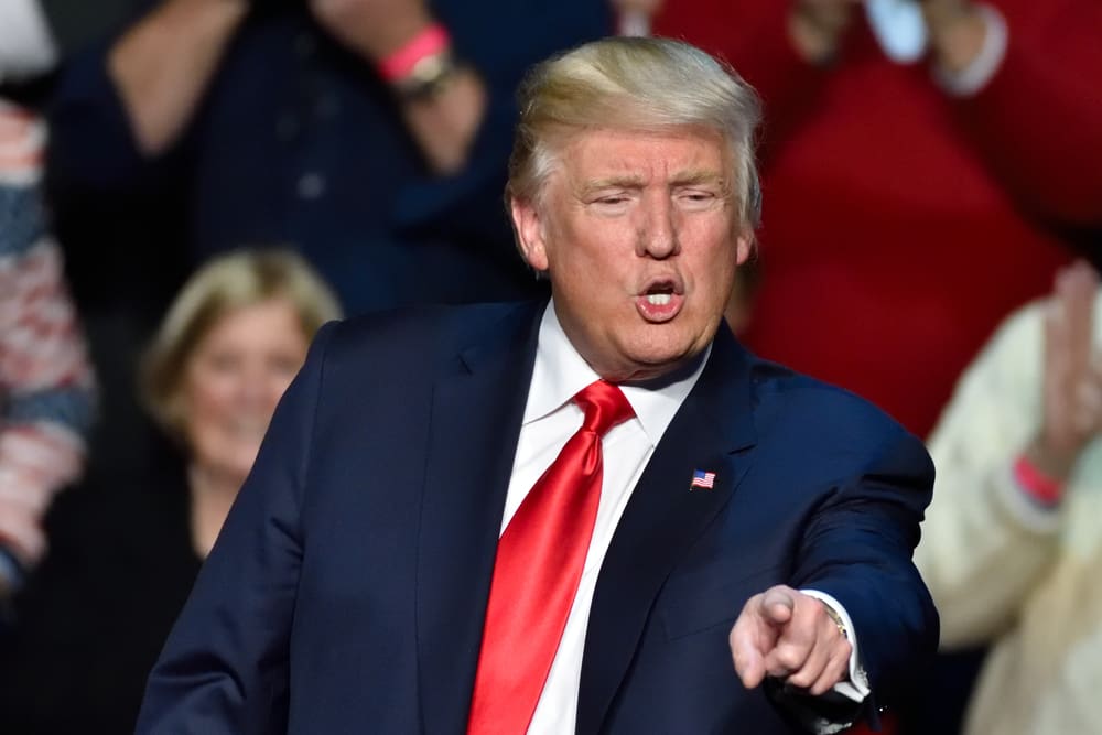 Blíží se volby do Kongresu a Trump nemůže najít způsob, jak zvrátit situaci