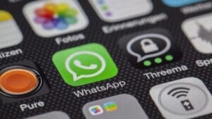 WhatsApp spustil poplatky za zprávy. Při větším používání mohou jít do tisíců korun
