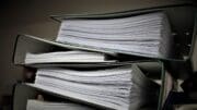 72 miliard ročně za papírování. Tolik má české podnikatele stát byrokracie, vláda teď slibuje řez