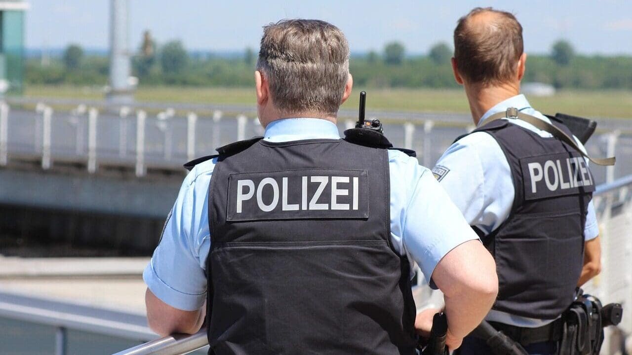Češi už před pokutami ze zahraničí neutečou. Nezaplacený účet může skončit exekucí doma
