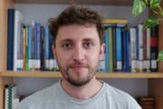 EXKLUZIVNÍ ROZHOVOR s doc. Davidem Lackem: Máme se bát mobilů a videoher? Výzkum ukazuje mnohem složitější obraz