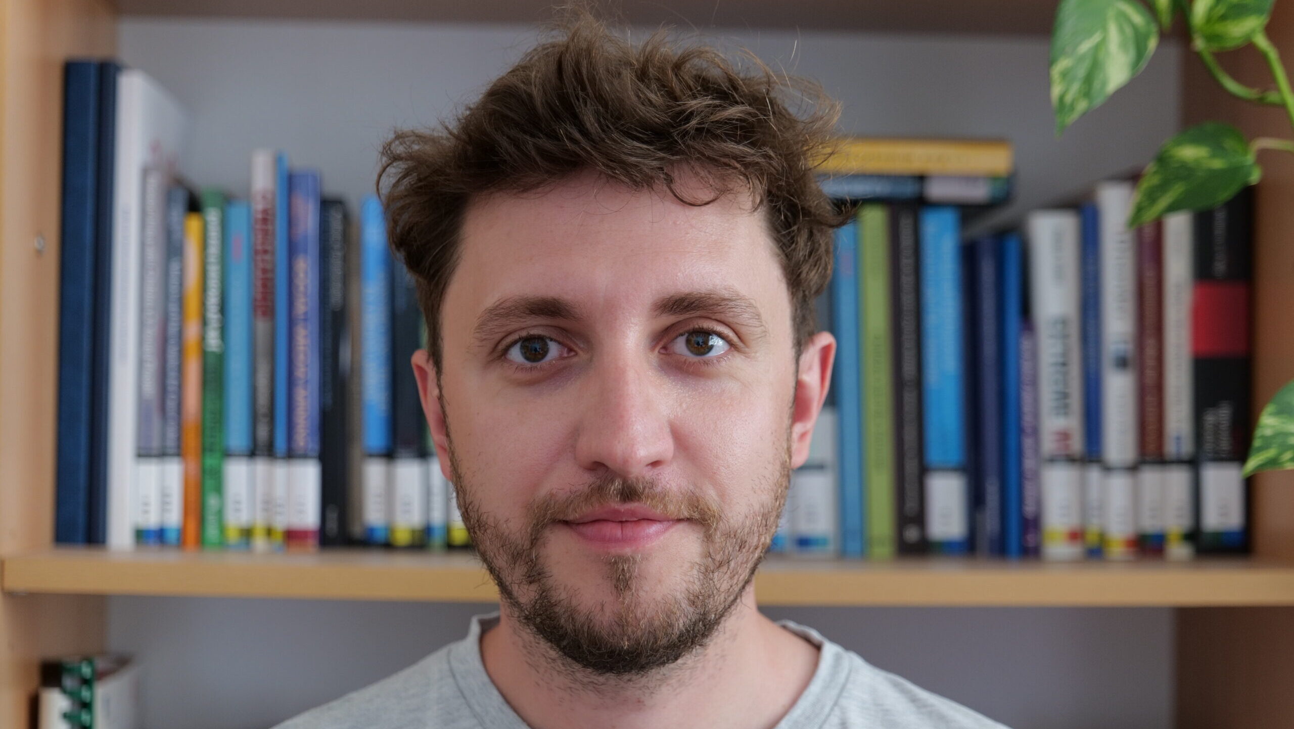 EXKLUZIVNÍ ROZHOVOR s doc. Davidem Lackem: Máme se bát mobilů a videoher? Výzkum ukazuje mnohem složitější obraz