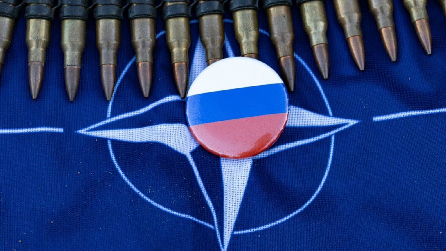 Putin rozšiřuje hybridní válku do Černého moře. Útoky na lodě odhalují spornou hranici ochrany NATO