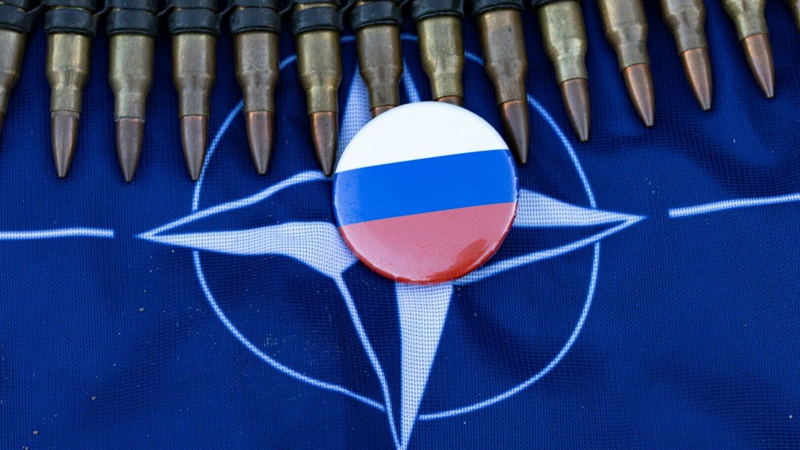 Putin rozšiřuje hybridní válku do Černého moře. Útoky na lodě odhalují spornou hranici ochrany NATO