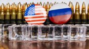 „Nedávejte Putinovi finanční záchranné lano.“ Američtí senátoři ostře kritizují Trumpa
