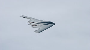 USA chtějí z bombardérů udělat lovce nepřátelských letadel. B-21 Raider by mohl dostat novou výzbroj