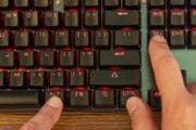 Ctrl + Alt + Del zná skoro každý. Bill Gates po letech přiznal, že tahle zkratka byla chyba