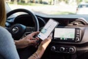 Google rozšiřuje Gemini v autech. Asistent propojí e-maily, fotografie a navigaci