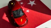 Rusku dochází benzín. Ukrajinské drony zasáhly rafinerie a Rusové ve velkém kupují čínské elektromobily
