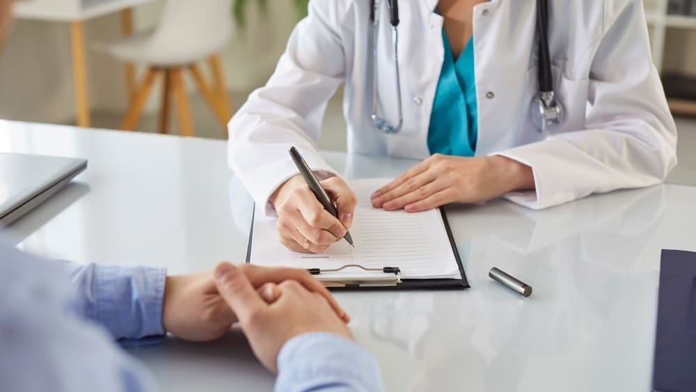 Praktických lékařů je v regionech nedostatek. Výzkum mezi mladými doktory odhalil hlavní důvod