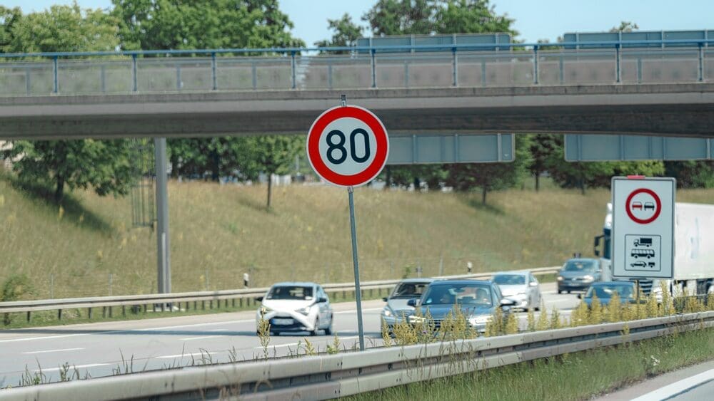 D1 na Vysočině znovu omezují opravy. Řidiči musí zpomalit na 80 km/h až do 18. prosince