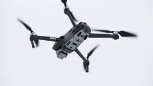 Robot vážící 227 kilogramů utáhl 24tunový vojenský náklaďák. Americká armáda ho už zkouší v Evropě